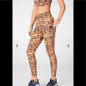 Fabletics Mila High Waisted Pocket Legging NWT SzM